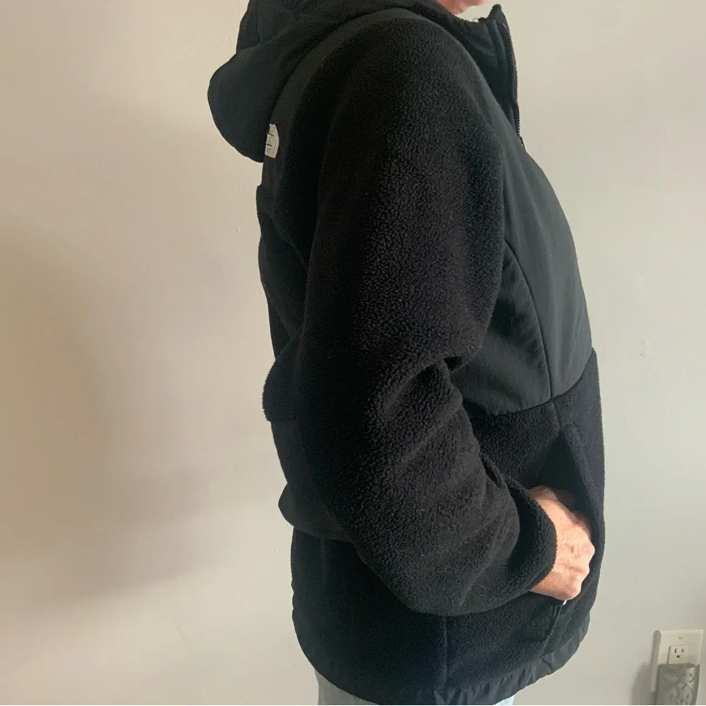 The North Face Black Full-Zip Jacket - Picture 3 of 6